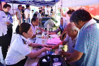 媒體看界首 | 農(nóng)民日?qǐng)?bào) 健康咨詢惠民生，筑牢鄉(xiāng)村振興健康基石