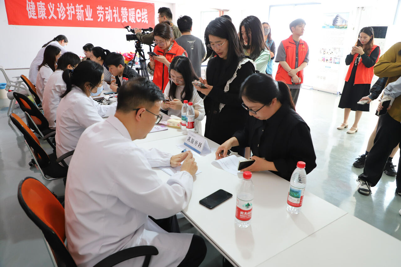 溫嶺 健康義診進(jìn)企業(yè)，貼心服務(wù)暖職工